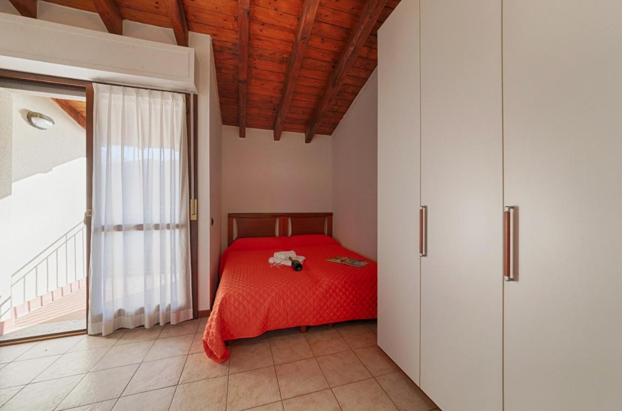 2-Bedroom Lakeview Apartment At The Lake Acquaseria Exterior foto