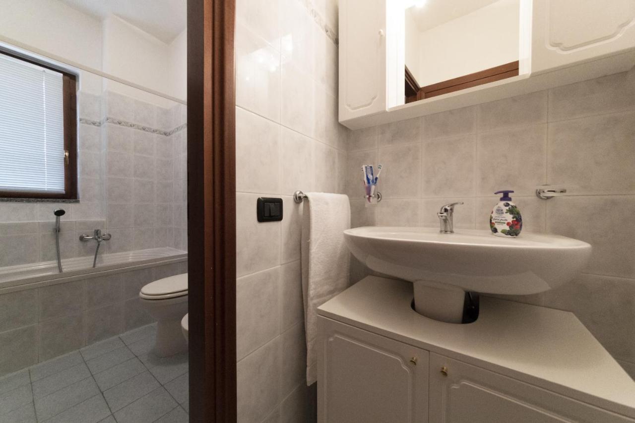 2-Bedroom Lakeview Apartment At The Lake Acquaseria Exterior foto