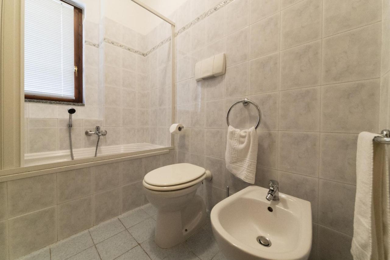 2-Bedroom Lakeview Apartment At The Lake Acquaseria Exterior foto